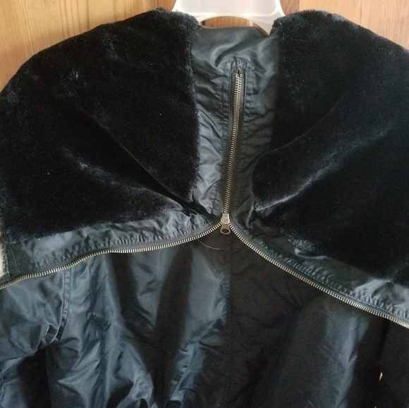 PARKA - Picture 3 of 5